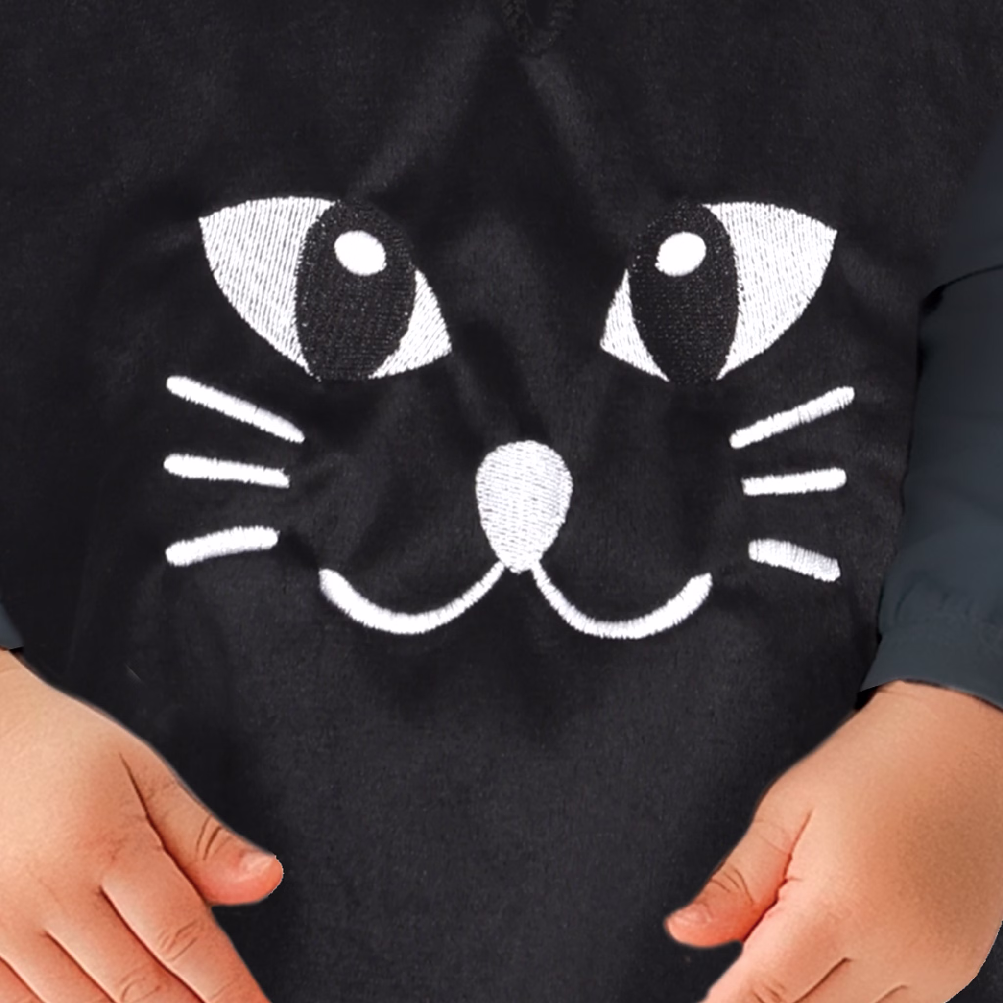 Katzen Kostüm Halloween Schwarzes Kitten für Kleinkinder 18-24 Monate Tierkostüm Katze Fasching Karneval Mottoparty Rollenspiel Nahaufnahme Katzengesicht auf dem Poncho von Vorne