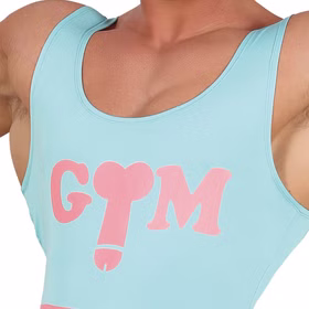 Detailaufnahme Druck auf dem Einteiler im Bereich des Oberkörpers "GYM" von Vorne
