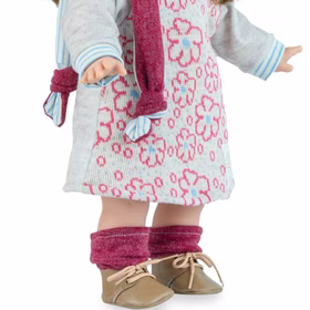 Puppe Ria 42 cm mit langen braunen Haaren Schlafaugen & Weichkörper für Kinder Spielzeug-Puppe Softkörper Spielpuppe Spielwaren Geschenkidee Geburtstag Weihnachten Nahaufnahme des Unterkörpers mit Bekleidung von Vorne