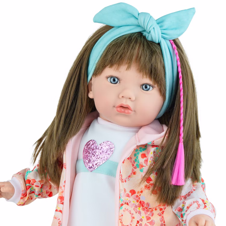 Puppe Nora 45 cm mit langen braunen Haaren & Weichkörper für Kinder Spielzeug-Puppe Softkörper Spielpuppe Spielwaren Geschenkidee Geburtstag Weihnachten Nahaufnahme des Kopfes und Oberkörpers mit Bekleidung von Vorne
