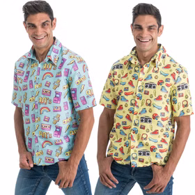 90er Jahre Retro Hemd Blau Spielkonsole Party-Outfit für Herren Gr. M-XL Fasching Karneval 80er & 90er Mottoparty Gruppenkostüm Blaues Hemd und Gelbes Hemd mit 90er Retro-Design-Print seitlich von Vorne
