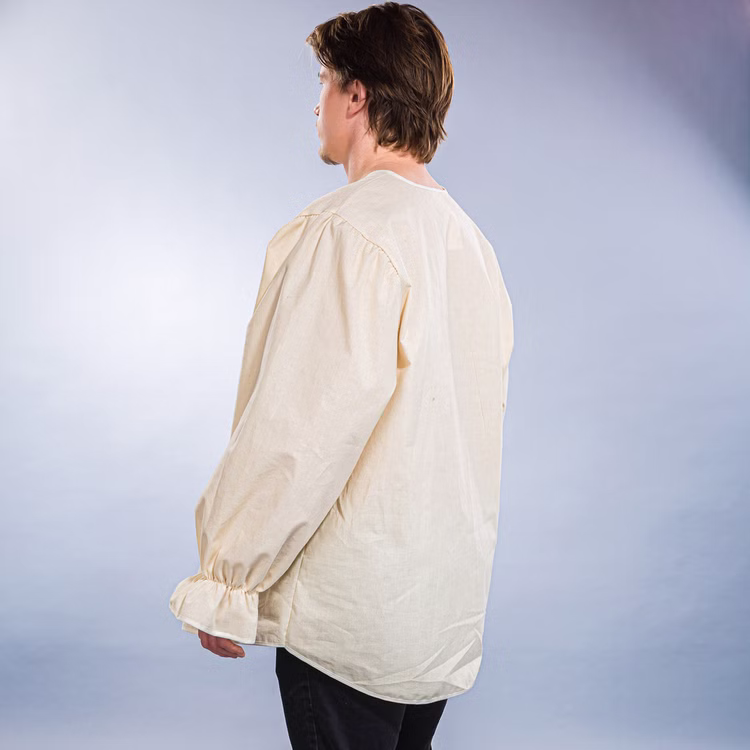 Mittelalter Hemd Pirat Bauer mit V-Ausschnitt Baumwolle Creme für Herren Gr. S-XXXL Fasching Karneval Mottoparty LARP Mittelalterfest Mittelaltermode Cremefarbenes Mittelalterhemd mit V-Ausschnitt für Herren vor farbigen Hintergrund von seitlich von Hinten