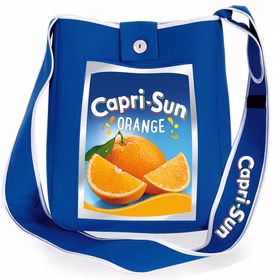 Capri Sun Handtasche Getränk Capri Sonne Orange Tasche für Erwachsene 28 x 34 cm Kostüm-Zubehör Tasche für den Alltag Fasching Karneval Mottoparty Lizenzartikel Vorderansicht: blaue Capri-Sun-Tasche „Orange“ mit Druckknopf-Lasche und breitem, verstellbarem Gurt.
