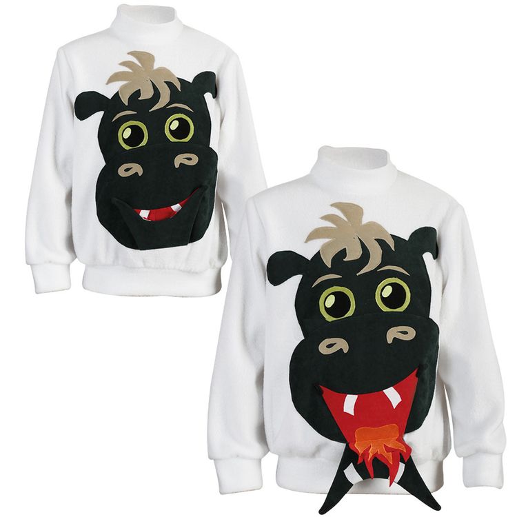 Kind trägt weißen Pullover mit Drachenmotiv und aufklappbarem Maul, fröhlich lachend.