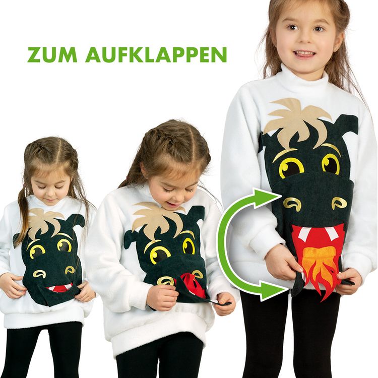 Kind trägt weißen Pullover mit Drachenmotiv und aufklappbarem Maul, fröhlich lachend.