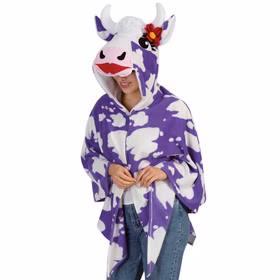 Kuh Kostüm Kuh Cape Muh mit Kapuze Weiß Lila für Damen Onesize Fasching Karneval JGA Mottoparty Paar- und Gruppenkostüme Frau trägt ein lila-weißes Kuh Cape mit Kapuze und Hörnern, sie lächelt und schaut nach unten.