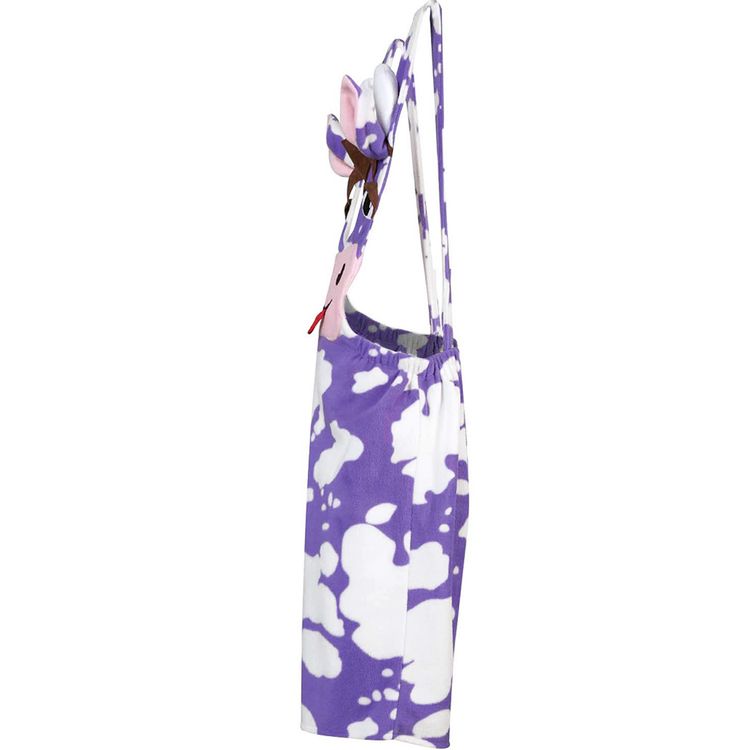 Kuh Kostüm Milky Latzhose Weiß Lila für Damen Dame in lilafarbener Kuh-Latzhose mit witzigem Kuhgesicht und Hut posiert fröhlich.