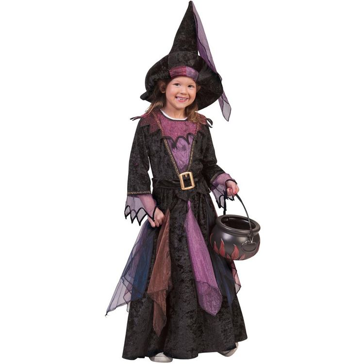 Mädchen im Hexen Kostüm: Schwarzes Kleid mit lila Details, Gürtel und Hexenhut von Vorne
