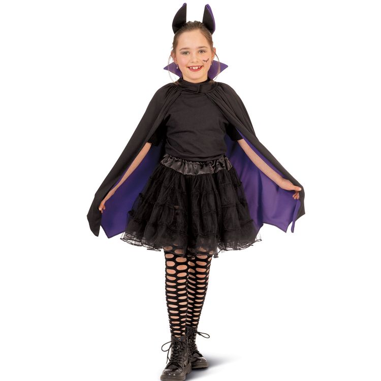 Fledermaus Kostüm Fipsy Umhang zweifarbig & Haarreif Halloween für Kinder Mädchen im Fledermaus Kostüm mit zweifarbigem Umhang zum Wenden und Fledermaus-Haarreif seitlich von Vorne.