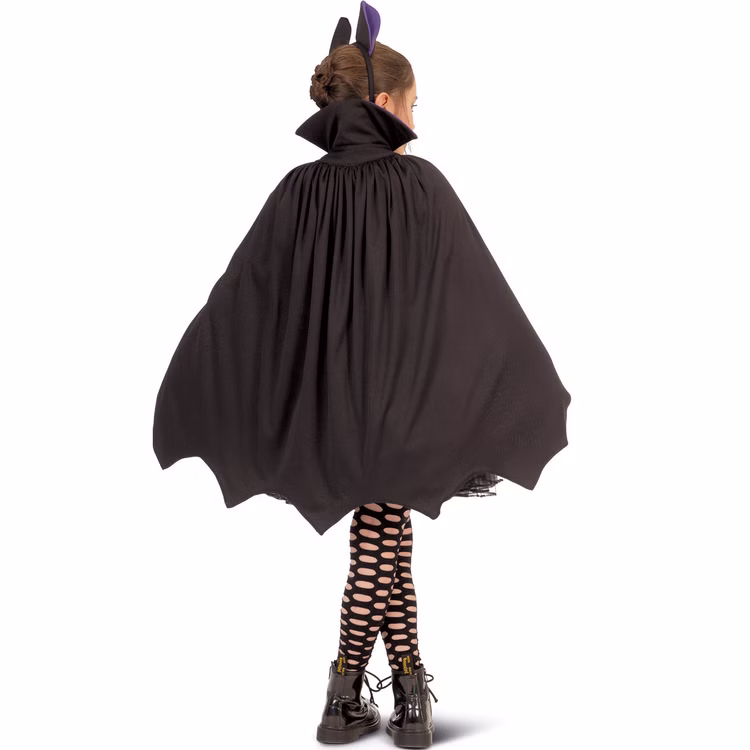 Fledermaus Kostüm Fipsy Umhang zweifarbig & Haarreif Halloween für Kinder Einheitsgröße Tier Tierkostü DIY-Kostüm Fasching Karneval Mottoparty Kindergeburtstag Halloween-Party Mädchen im Fledermaus Kostüm mit zweifarbigem Umhang zum Wenden und Fledermaus-Haarreif von Hinten.