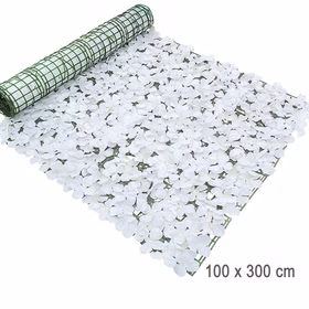 Aufgerollte Blumenwand mit Maßangaben von 100 mal 330 Zentimeter