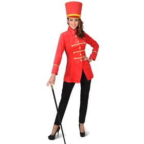 Damenkostüm Zirkusjacke in Rot mit goldenen Knöpfen und Verzierungen, kombiniert mit schwarzer Hose, High Heels und Zylinderhut – elegantes Zirkus- oder Garde-Outfit.