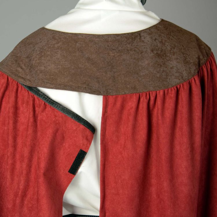 Sankt Martin Kostüm für Herren Deluxe mit teilbarem Umhang Helm und Schwert von Vorne