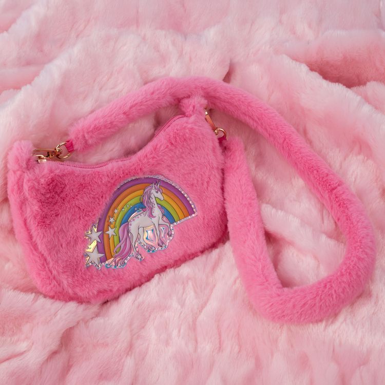 Einhorn Handtasche Rosa Plüsch Tasche Rosalie Regenbogenherz für Kinder Pinke Plüsch-Handtasche mit Regenbogen- und Einhornmotiv sowie breitem, weichem Schulterriemen, auf weißem Hintergrund.