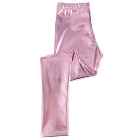 Eine glänzende pinkfarbene Kinderleggings liegt einzeln gefaltet auf weißem Hintergrund.