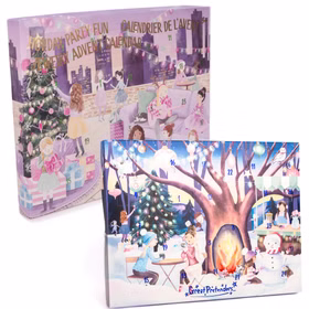 Zwei verschiedene Adventskalender-Designs nebeneinander, im Vordergrund das Wintermotiv mit Kaminfeuer.