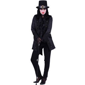 Frau in schwarzer Gothic-Jacke mit Zylinder und Gehstock, seitlich stehend und ernstem Gesichtsausdruck.