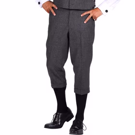 Knickerbocker Hose 20er Jahre Wilhelm 3/4 Hose Grau für Herren Gr. 50-58 3/4-Hose Kostüm-Zubehör Fasching Karneval Mottoparty Ein Mann trägt eine graue Knickerbocker-Hose, kombiniert mit Weste, weißem Hemd, Krawatte, Kniestrümpfen und schwarzen Schuhen.
