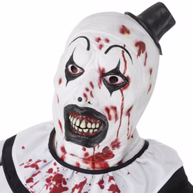 Schräger Blick auf die Terrifier Maske von Art the Clown mit weißen, schwarzen und roten Details.