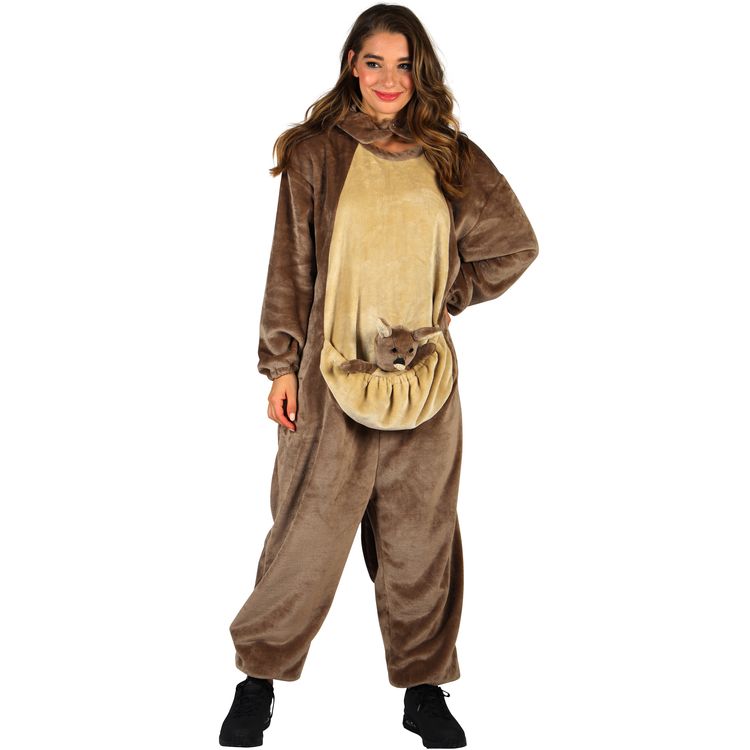 Zwei Erwachsene tragen ein braunes Känguru Kostüm mit Kapuze und Beutel, in dem jeweils ein kleines Plüschbaby-Känguru sitzt.