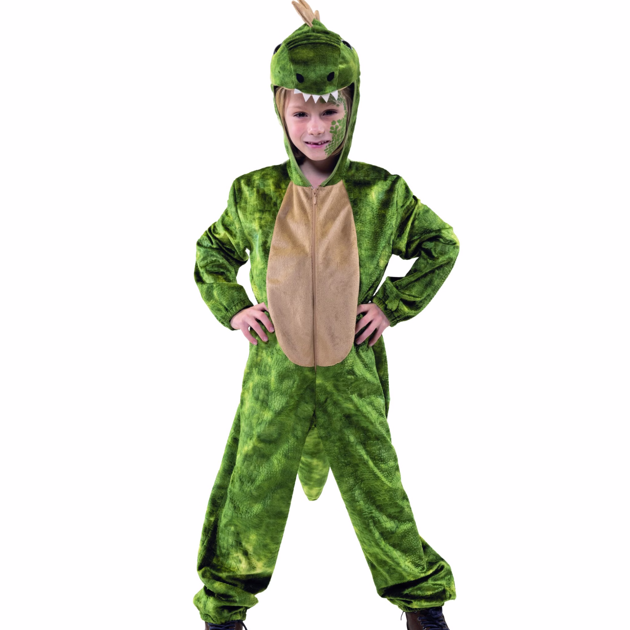 Kind in grünem Dino-Overall mit Kapuze und Reißverschluss vorne, Hände in die Hüften gestützt.