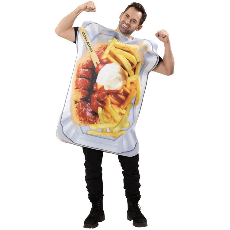 Ein Mann trägt ein Currywurst-Kostüm mit Pommes und Mayo-Aufdruck und posiert lachend mit beiden Armen angewinkelt.