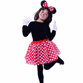 Maus Kostüm Maus-Set mit gepunktetem Rock Haarreif Nase & Handschuhen für Kinder DIY-Kostüm Fasching Karneval Kindergeburtstag Mottoparty Kind posiert fröhlich auf einem Bein im roten Punktrock und Mausohren-Haarreif.