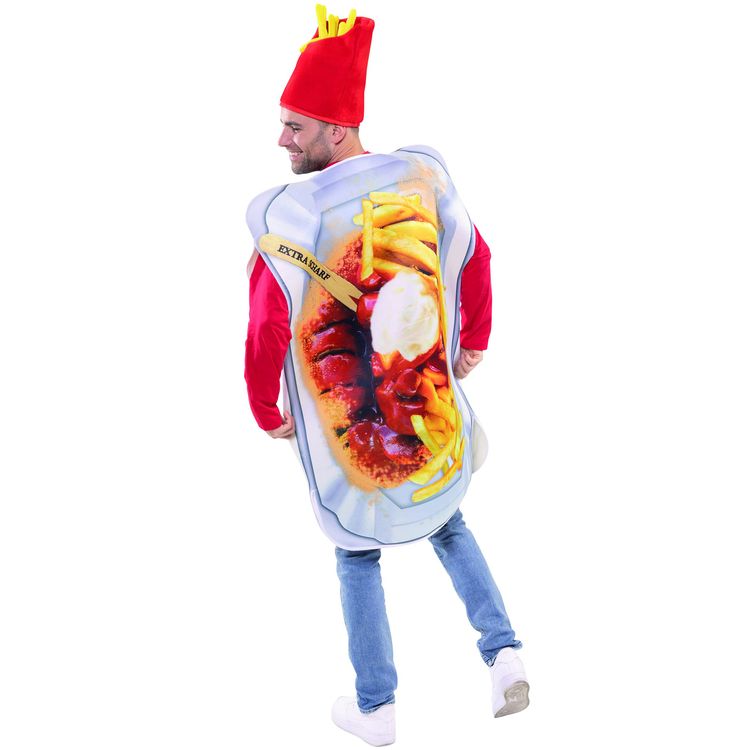 Ein Mann trägt das Currywurst Kostüm mit Pommes-Mütze und lächelt in die Kamera.