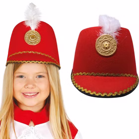 Nussknacker Hut Rote Uniform-Mütze mit weißer Feder Majorette für Kinder Einheitsgröße Kostüm-Zubehör Fasching Karneval Mottoparty Kindertheater Kinderfasching Weihnachten Mädchen trägt roten Nussknacker-Hut, daneben liegt der Hut als Produktaufnahme.