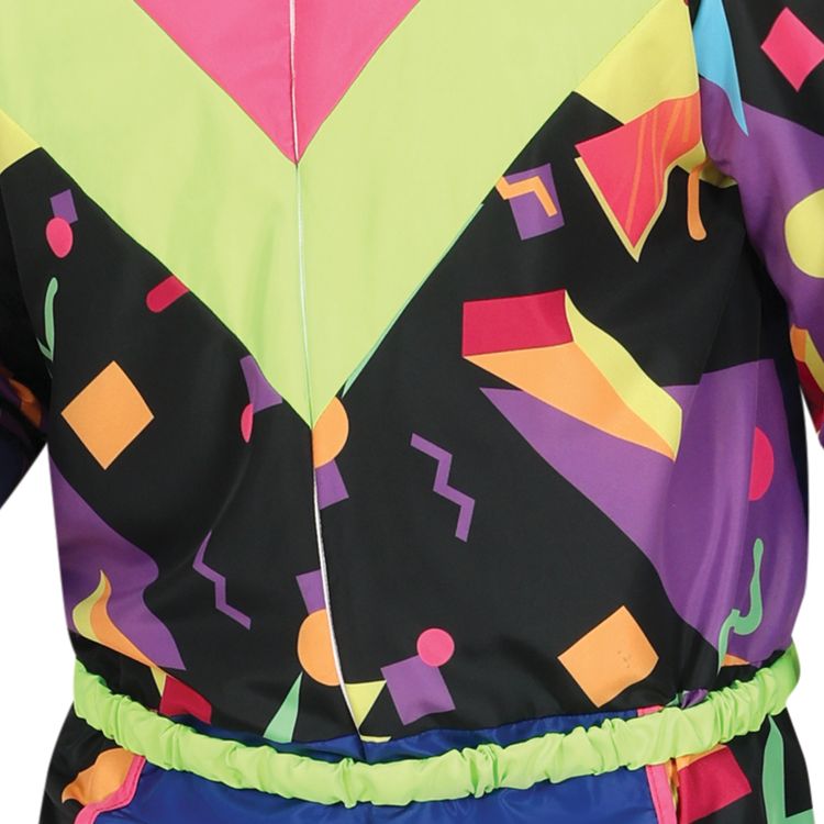 Mann trägt bunten Retro Skianzug im 80er Jahre Stil mit Neonfarben.