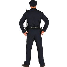 Mann in schwarzer Polizeiuniform mit Mütze und Gürtel.