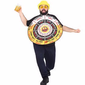 Darts Kostüm Bier-Version Dartscheibe mit 2 Bällen für Erwachsene Gr. L Spaßkostüm Fasching Karneval Mottoparty JGA Trinkspiel Mann trägt Darts Kostüm in Aktion, lachend mit Bierglas.
