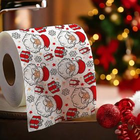 Toilettenpapierrolle mit Weihnachtsmann-Motiv im festlich geschmückten Badezimmer.