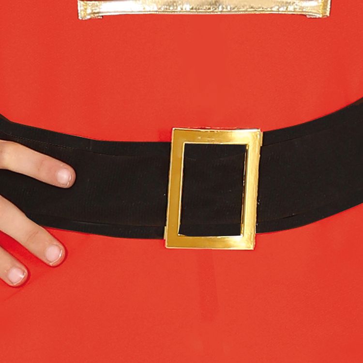 Kind trägt rotes Nussknacker-Kostüm mit goldenen Verzierungen und weißer Hose.