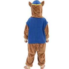Kind im Paw Patrol Chase Kostüm mit blauer Weste, Kapuze und Polizeimütze – lacht in die Kamera.