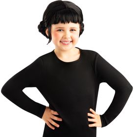 Detailansicht der KPop Demon Hunters Zoey Perücke für Kinder mit sauber geschnittenem Pony und Dutts.