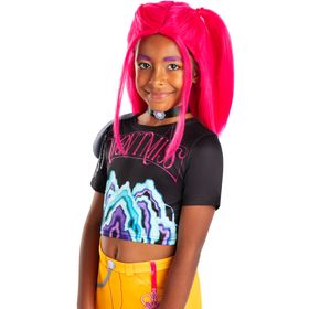 Kinderperücke „Mira Pink“ aus der KPop Demon Hunters Serie, pinkfarbene Langhaar-Perücke in charakteristischer Stylingform, schräg von vorne fotografiert.