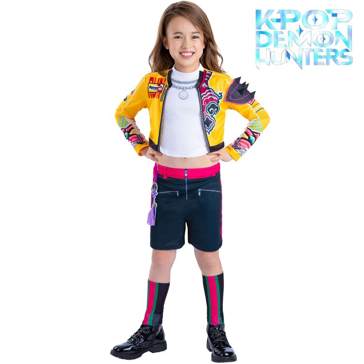 Kind im KPop Demon Hunters Kostüm Rumi Golden Deluxe in gelb, schwarz und pink, Frontansicht mit Serienlogo, sportliches Lizenzkostüm für Kinder.