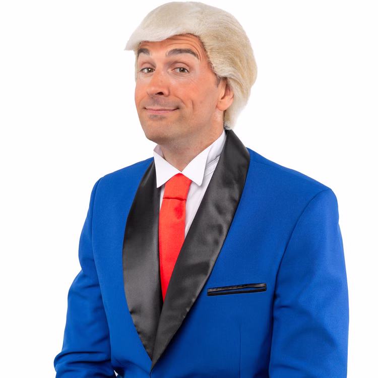 Politiker-Perücke Donald Blond von Vorne. Ein Mann mit blonder Kurzhaarperücke und roter Krawatte lächelt charmant in die Kamera – perfekte Spaßperücke für Karneval und Mottopartys.