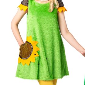 Frontansicht des Damenkostüms: Die Frau trägt ein grünes Kleid mit Sonnenblumenmotiv, gelbe Strumpfhosen und schwarze Pumps. In der Hand hält sie eine passende Tasche in Form einer großen, gelben Blüte.