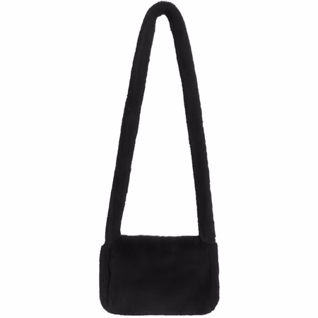 Plüschtasche Schwarz mit Reißverschluss Hippie Handtasche für Damen Kostüm-Zubehör 80er 90er Accessoire Fasching Karneval Mottoparty Hippie-Tasche Kunstfell Schwarze Plüschtasche mit langem Schulterriemen und Reißverschluss aus Kunstfell vor weißem Hintergrund.
