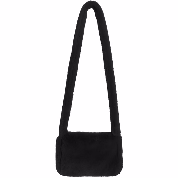 Plüschtasche Schwarz mit Reißverschluss Hippie Handtasche für Damen Kostüm-Zubehör 80er 90er Accessoire Fasching Karneval Mottoparty Hippie-Tasche Kunstfell Schwarze Plüschtasche mit langem Schulterriemen und Reißverschluss aus Kunstfell vor weißem Hintergrund.