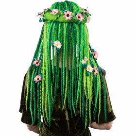 Waldfee Perücke Flora Grün Langhaar mit Filzlocken & Blumenkranz für Damen Kostüm-Zubehör Fasching Karneval Mottoparty Märchen Rückansicht einer grün leuchtenden Waldfee-Perücke mit langen Filzlocken und einem Blumenkranz aus rosa und weißen Blüten.