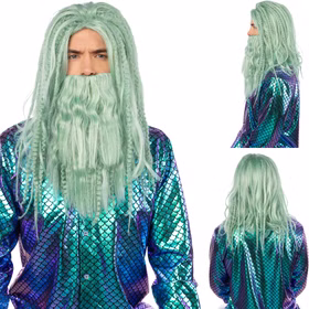 Neptun Perücke & Wassermann Bart Wassergrün für Herren Kostüm-Zubehör Meeresgott Accessoire Perücke mit Bart Fasching Karneval Mottoparty Neptunfest Herrenmodell mit aquagrüner Neptun-Perücke und passendem Bart, Frontal-, Seiten- und Rückenansicht kombiniert, getragen zu einem schimmernden Schuppen-Oberteil.