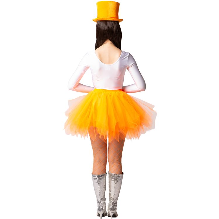 Aperitiv Tutu Neon-Orange Kostüm-Zubehör für Damen Eine Frau trägt ein neon-orangenes Tutu mit weißem Body, Hut, Boa und silbernen Stiefeln. Der Tüllrock wird als auffälliges Kostümzubehör für Partys und Karneval präsentiert.