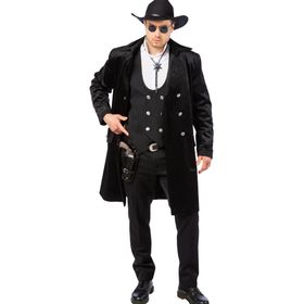 Herrenmodell im kompletten Western-Outfit mit Gehrock, Weste, Cowboyhut und Revolvergürtel, kombiniert im Western-Look.