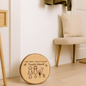 15841-Baumscheibe-30-cm-Familie-Willkommensschild-personalisiert-mit-1-Jungen-und-Hund-_4.jpg