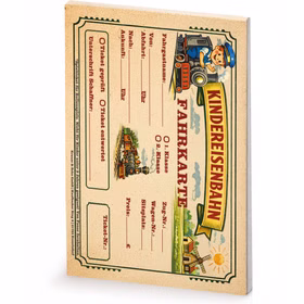 Schaffner Zubehör-Set Signalkelle & Fahrkartenblock zum Ausfüllen für Kinder Kostüm-Zubehör Block DIN A7 mit Leimbindung Kostüm-Zubehör Schaffner Eisenbahn Accessoire Rollenspiel Fasching Karneval Kindergeburtstag Mottoparty Schrägansicht des Fahrkartenblocks mit nostalgischem Eisenbahn-Motiv.