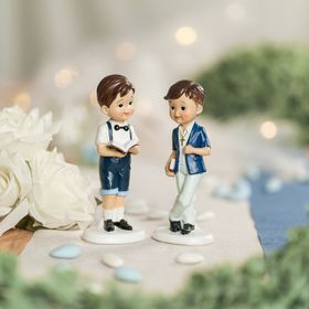 Kommunion Tortenfigur Junge mit Bibel in Weiß und Blau – detailreiche Dekoration für Kommunionskuchen oder Tischdeko zur Erstkommunion.