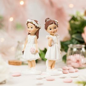 Dekofigur Mädchen zur Erstkommunion mit Blumenkranz, weißem Kleid, Bibel und rosa Blumenstrauß aus Kunstharz auf weißem Hintergrund.